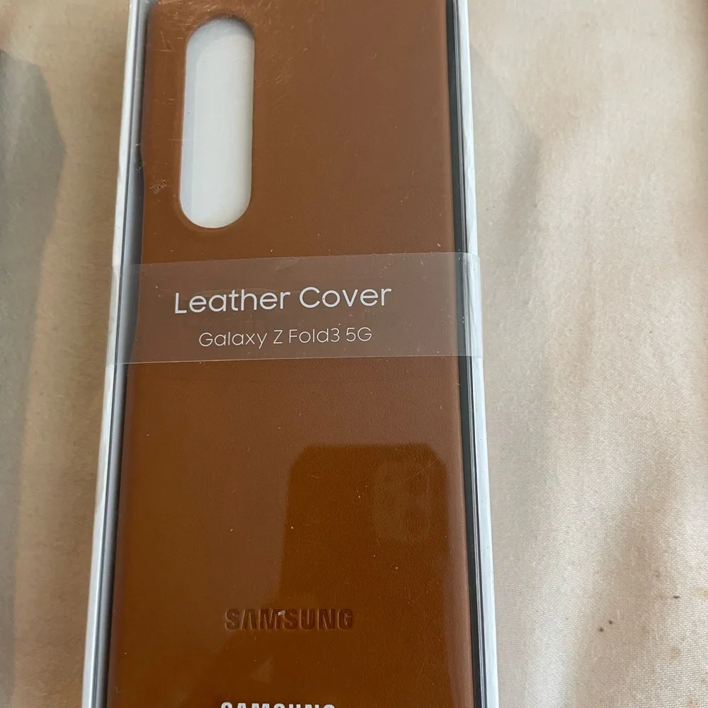 Samsung 5G Dummy phone with cases